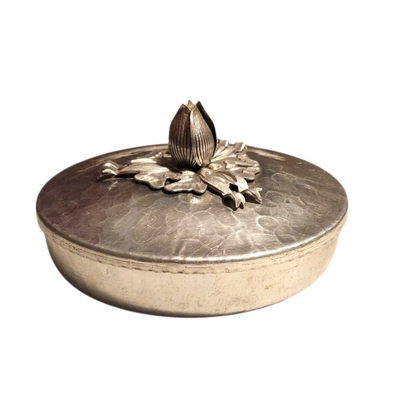 Rodney Kent Hammered Aluminum Trinket Dish with Lid Tulip & Ribbon #401 - Picture 1 of 9